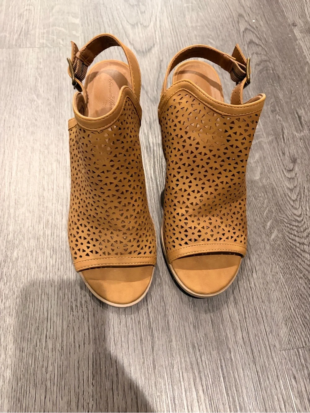 Universal Thread Tan Laser-Cut Open-Toe Block Heel Sandals